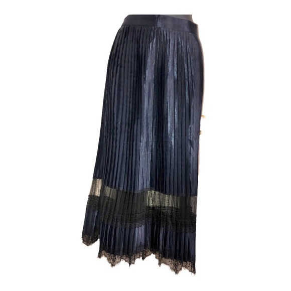 Beautiful pleated navy blue & black lace peek a boo satin effect goth skirt sz L - Picture 5 of 16